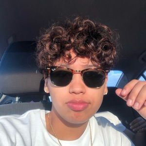 Meet your Posher, Aiyiana